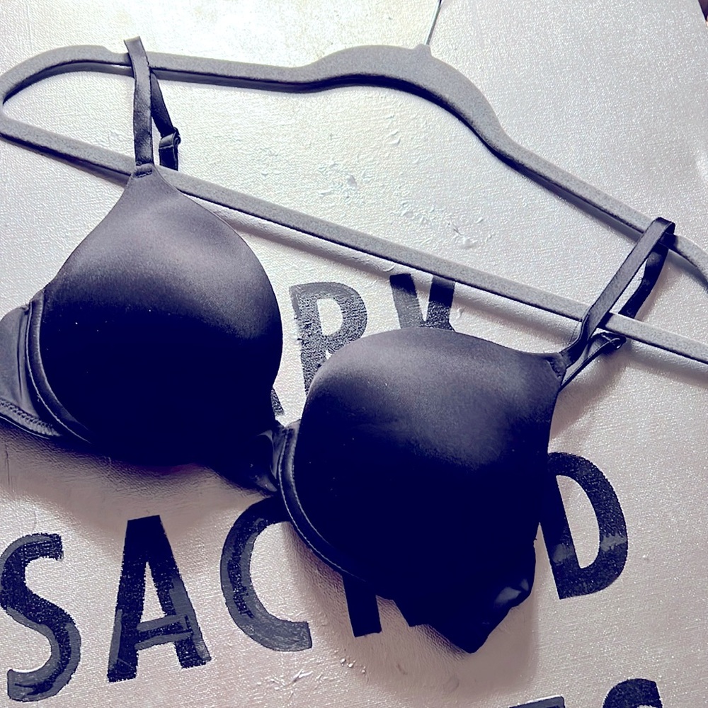 PINK Victoria’s Secret Wear Everywhere Black Push-up Bra 34B